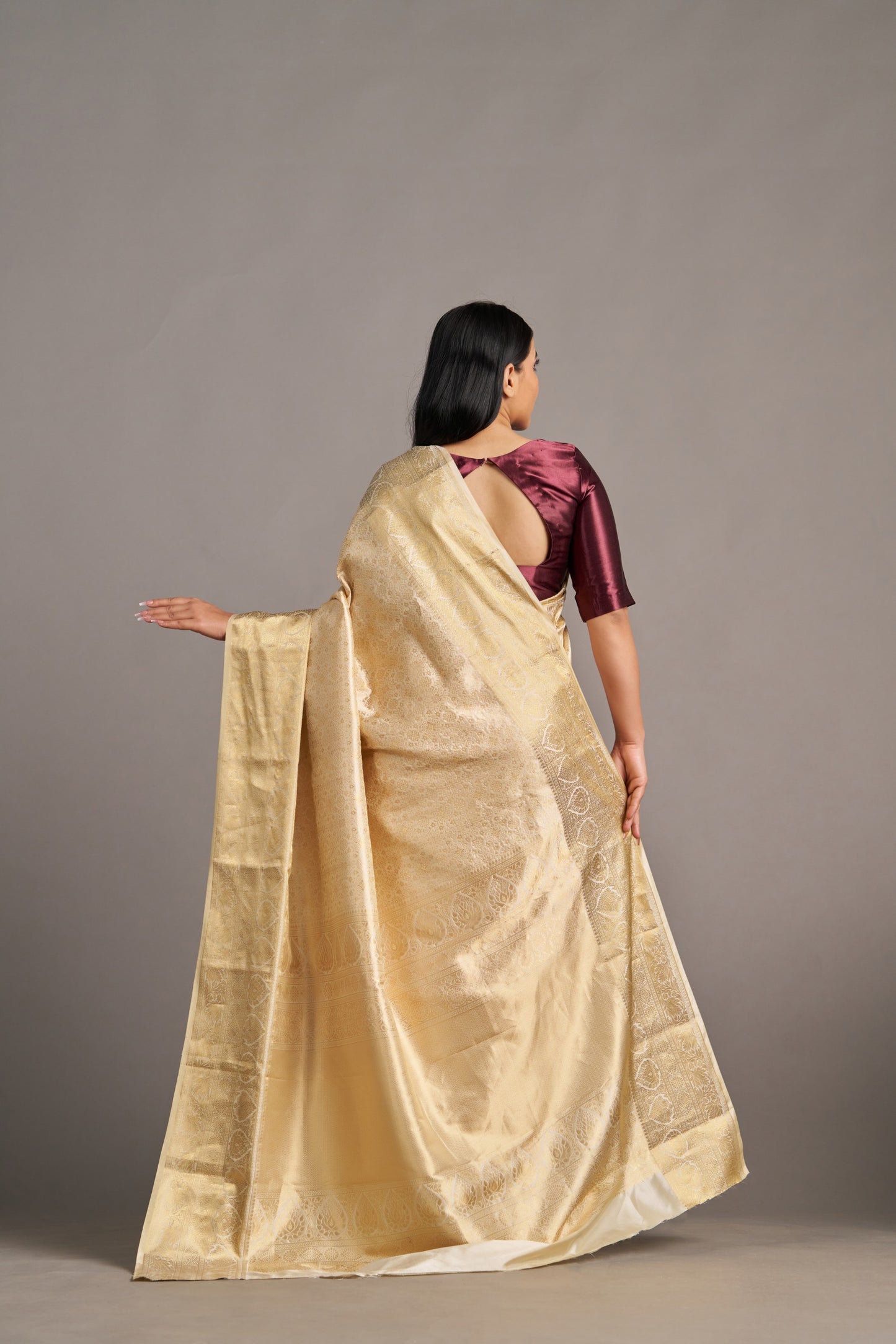 Ivory Kanjivaram - Vinay Vastralay
