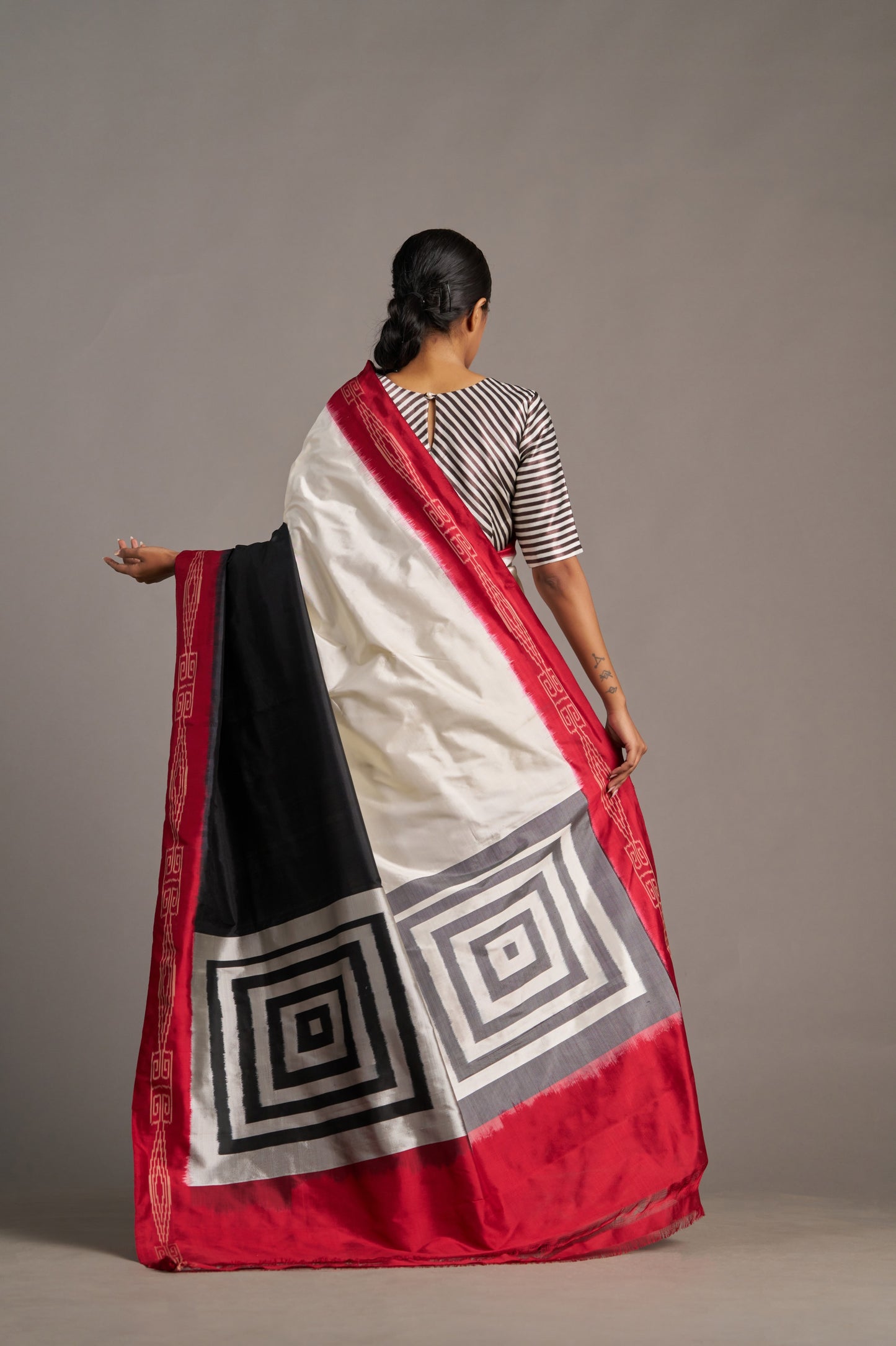 Classic Black X White Patola – Vinay Vastralay