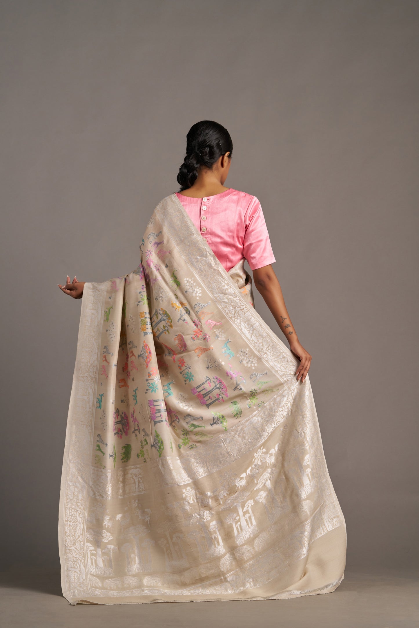 Figure Munga – Vinay Vastralay